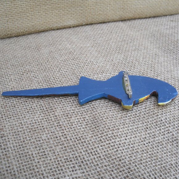 Vintage Handmade Carved Wood Parrot Pin - Picture 11 of 16